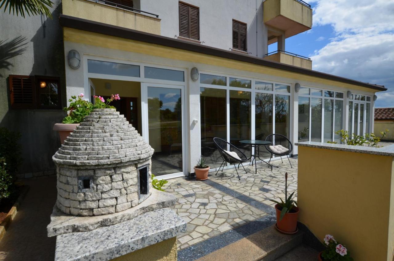 Zminj Apartments Esterno foto