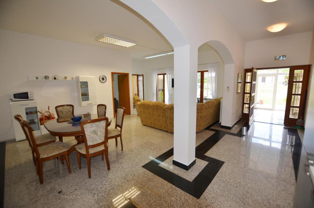Zminj Apartments Esterno foto